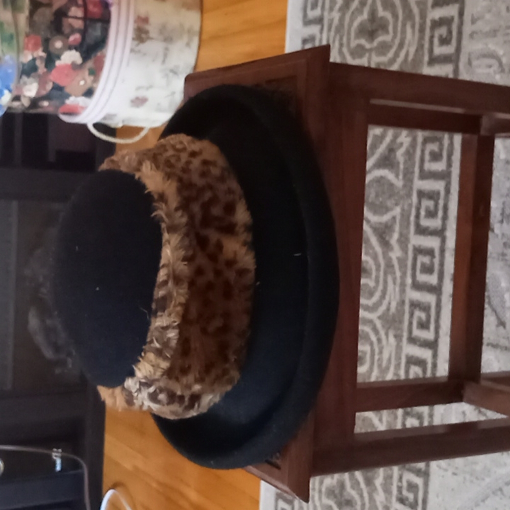 Black wool small brim hat